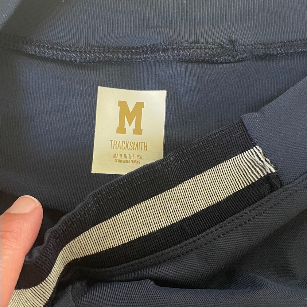 Tracksmith running leggings in navy - Picture 2 of 4